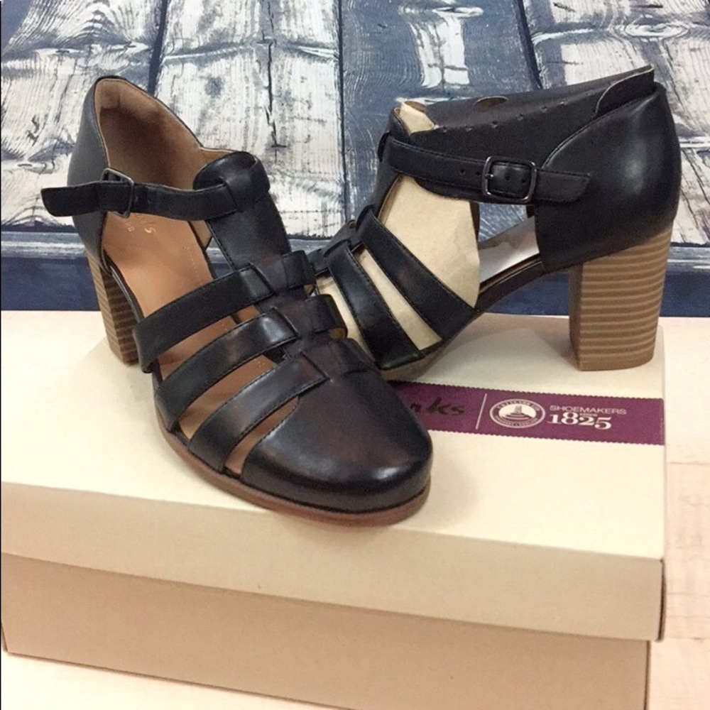 Clark’s t-strap sandals NWT CYBER MONDAY 🎊